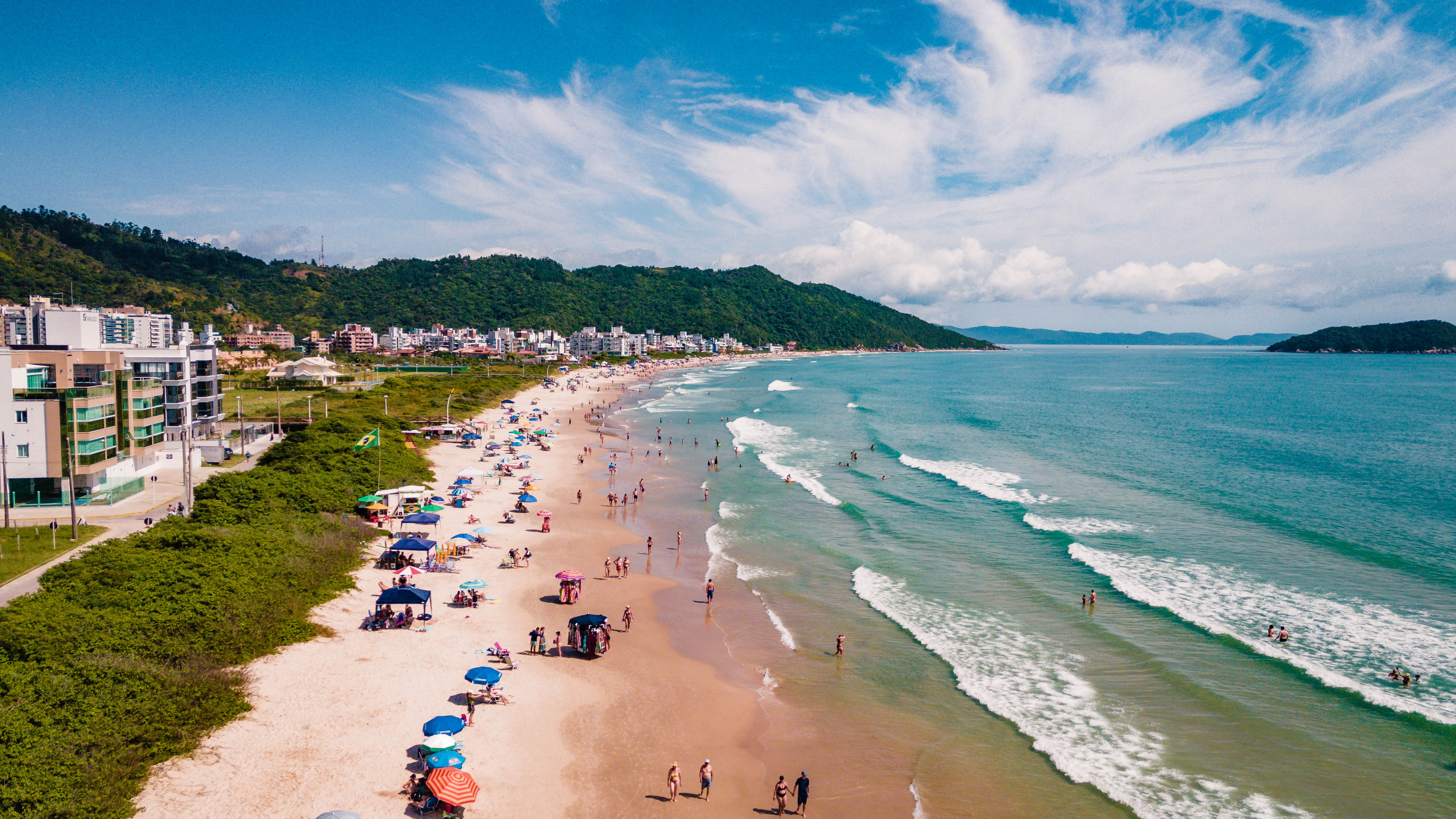 Praia de Palmas tem quase 3 km de extensão.